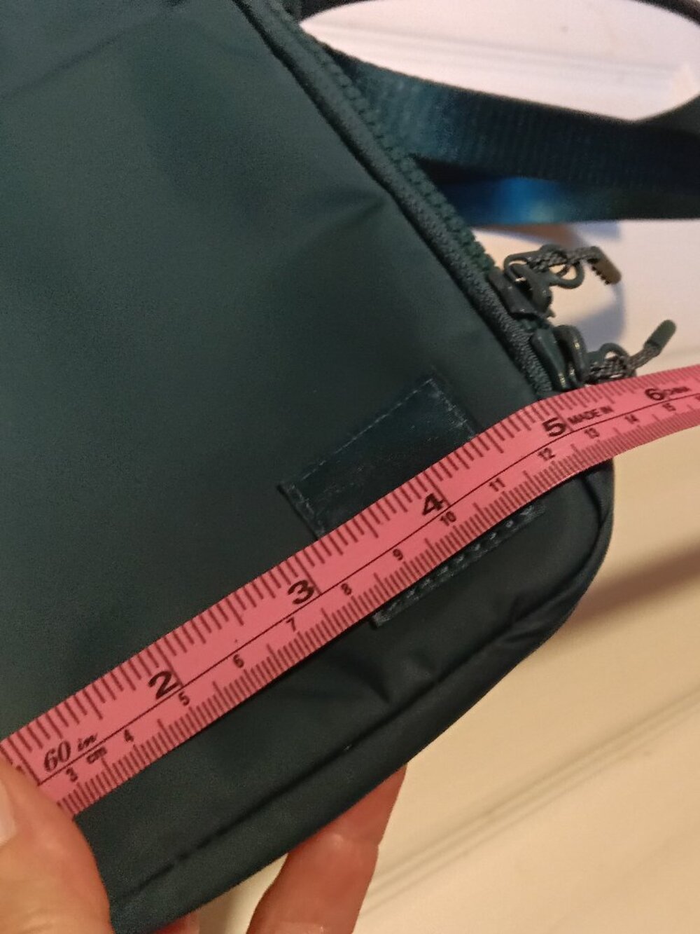 Lululemon Green Adjustable Strap Mini Crossbody Shoulder Bag Travel Pouch - Picture 6 of 7